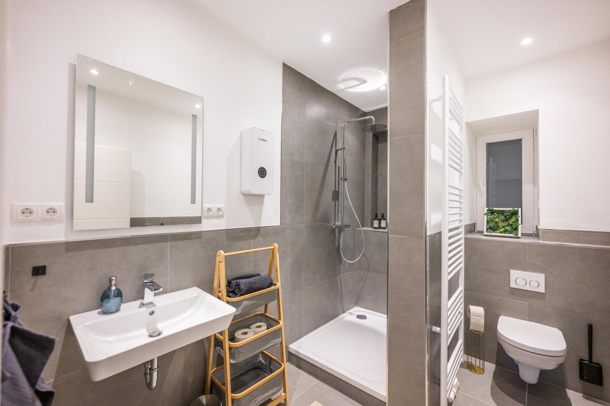 Neu: 100M² - Ideal Fuer Familien/Geschaeftsr. - Hbf Кобленц Екстер'єр фото